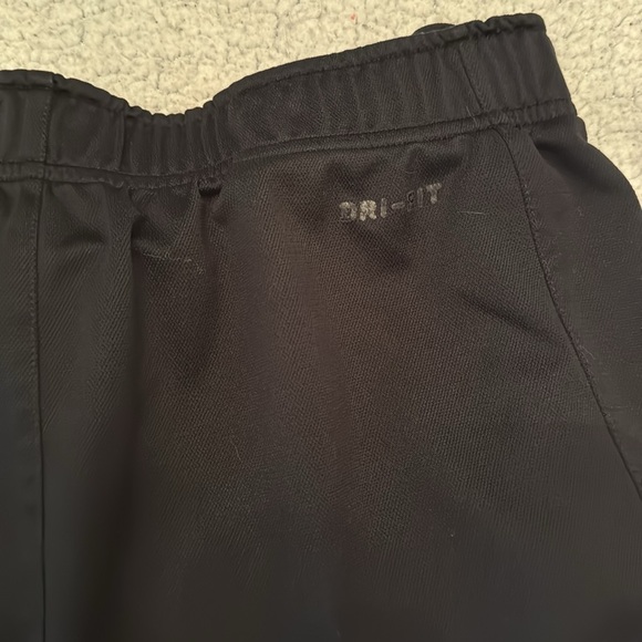 Nike Fitness Swoosh Shorts Size Large Side Seam Split for Squats etc 100% Poly - Picture 5 of 5